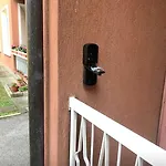 Large And Modern - Parking And Balcony - Nearby Daire