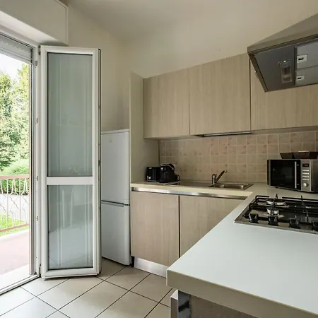 Moderno Spazioso E A 2 Passi Dal Apartment Longone al Segrino